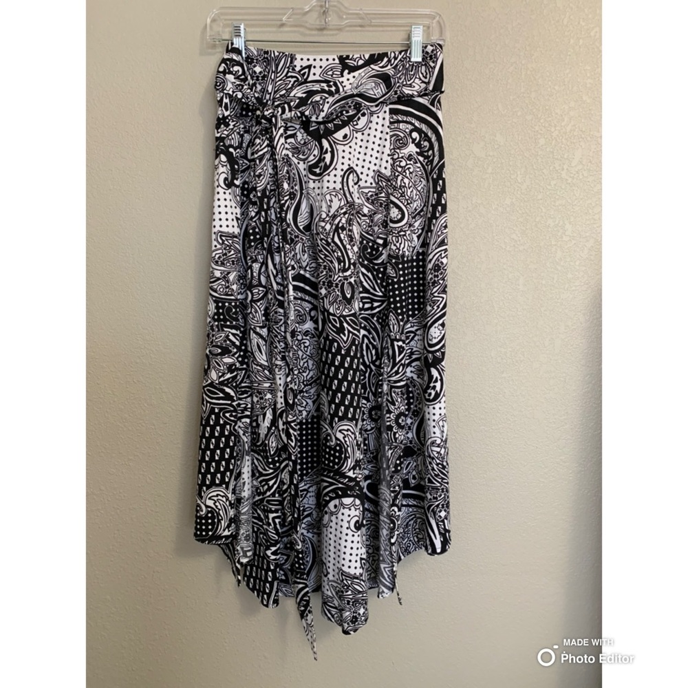 New York & Company Midi Skirt Size 0 Boho Artsy Black & White Double Slit